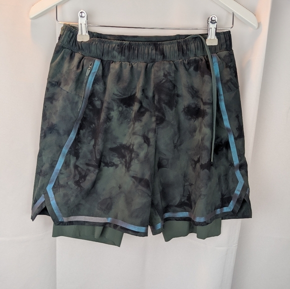 Lululemon Surge Short 6" Lined size 6 in EUC - Picture 2 of 11